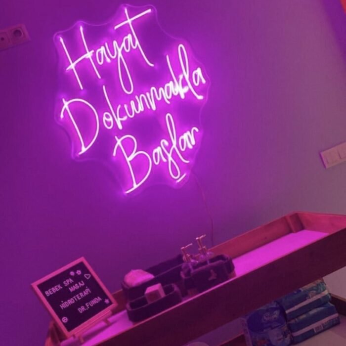 Hayat Dokunmakla Başlar Yazılı Neon Led