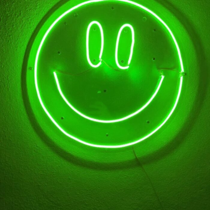 Gülenyüz Neon Emoji Smile Neon Led Dekoratif Duvar Aydınlatması Neon Duvar Yazısı 30x30 cm